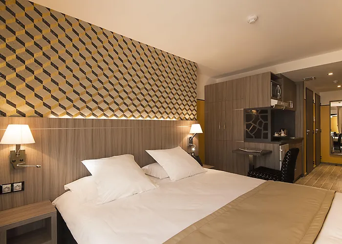 Unique & Saint-Raphael (Var)