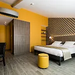 Unique & Hotel