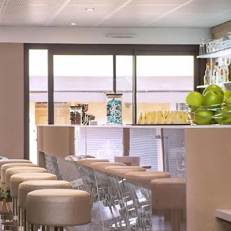 Unique & 4* Saint-Raphael (Var)