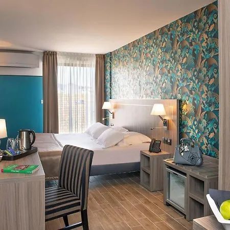 Hotel Unique & 4*