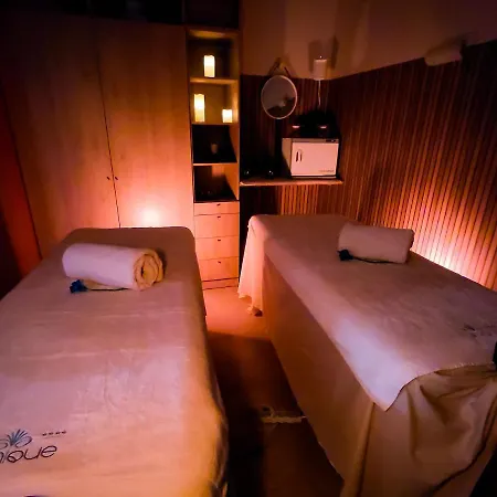 Hotel Unique & 4*