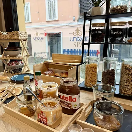 Ξενοδοχείο Unique &