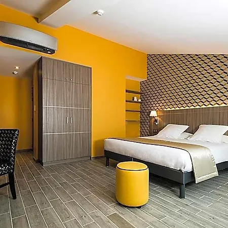 Hotel Unique Et Résidence 4*